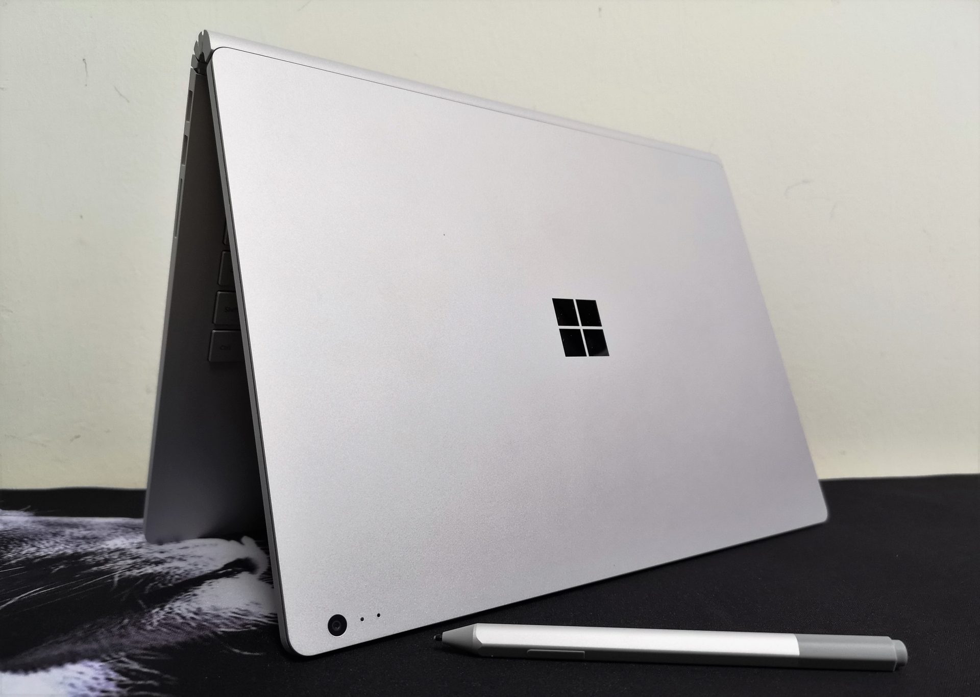 Surface Book 2 13.5" Review - All Laptops Should Have Curves - The Tech ...