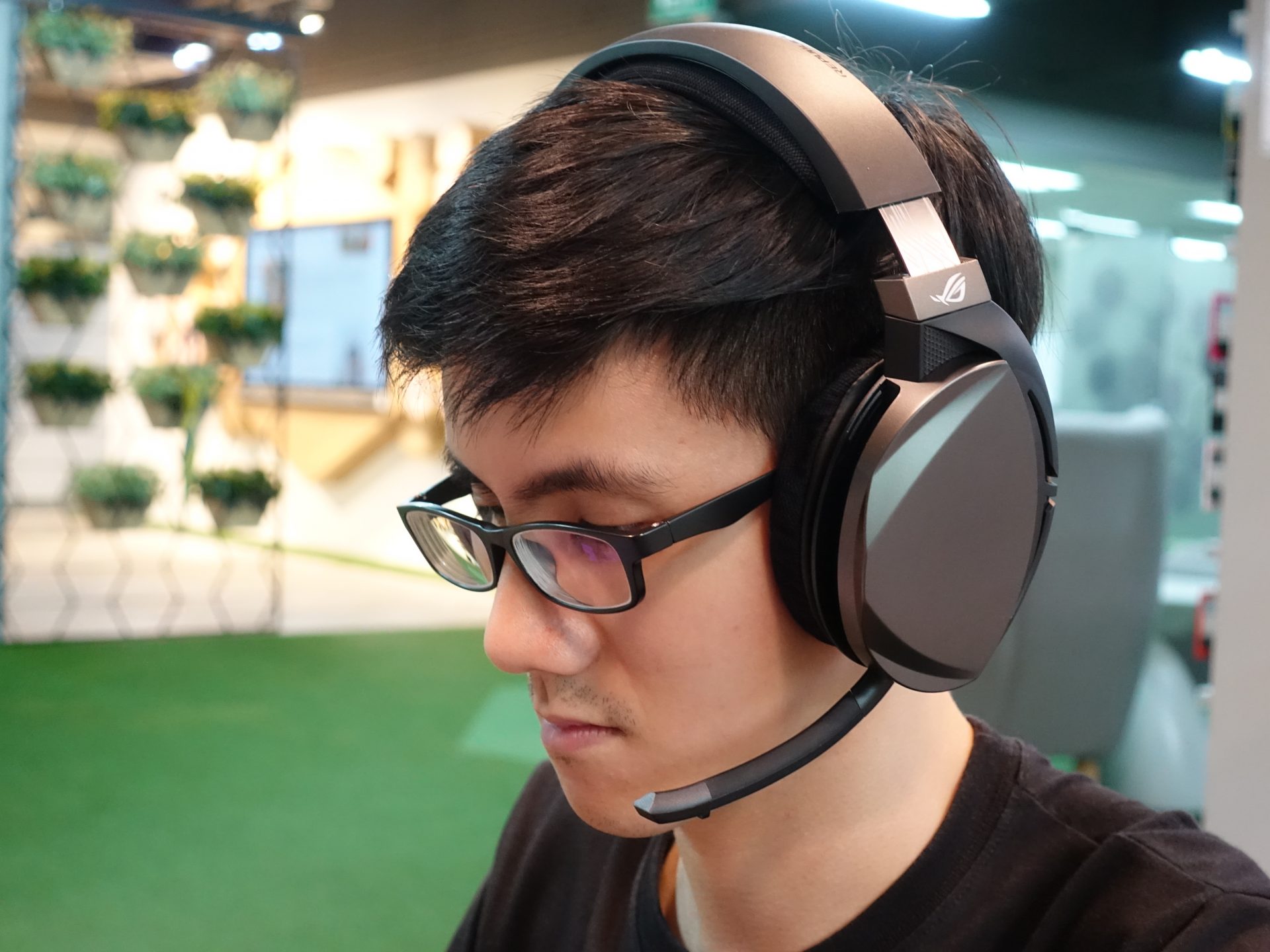 Review of the ROG STRIX FUSION Wireless Gaming Headset - The Tech ...