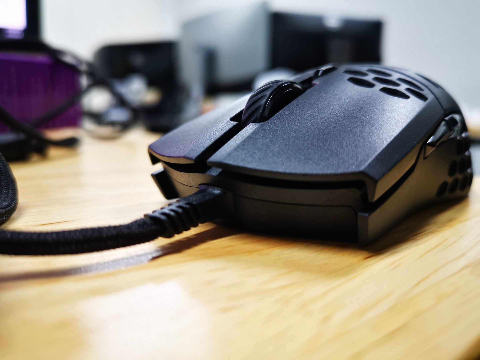 Cooler Master MM710 Mouse Review Lightest Mouse in the World? The