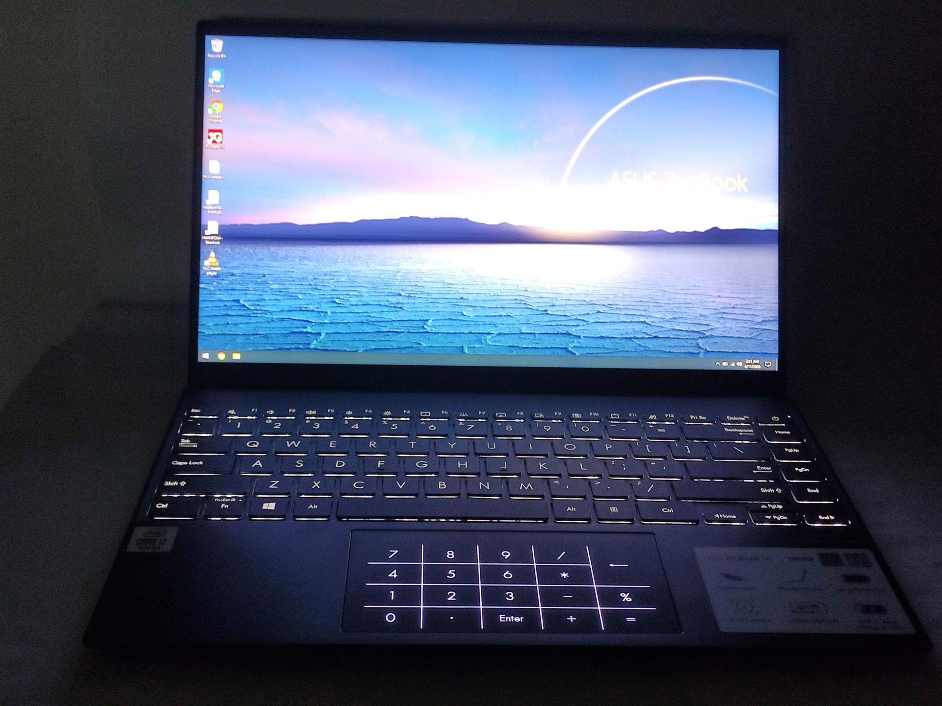 ASUS ZenBook 14 (UX425) Review Good for school? The Tech Revolutionist