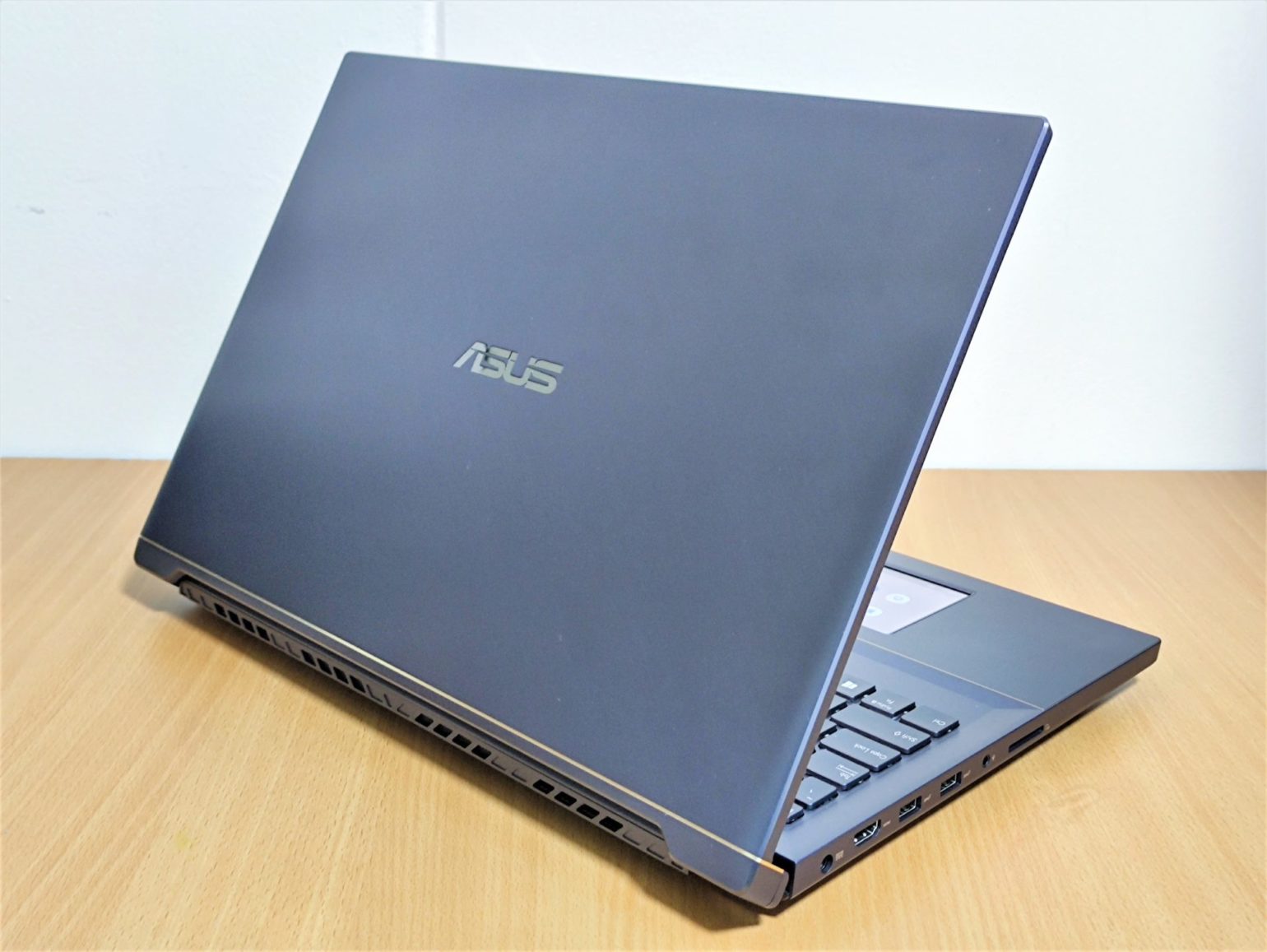 Asus studiobook pro x обзор