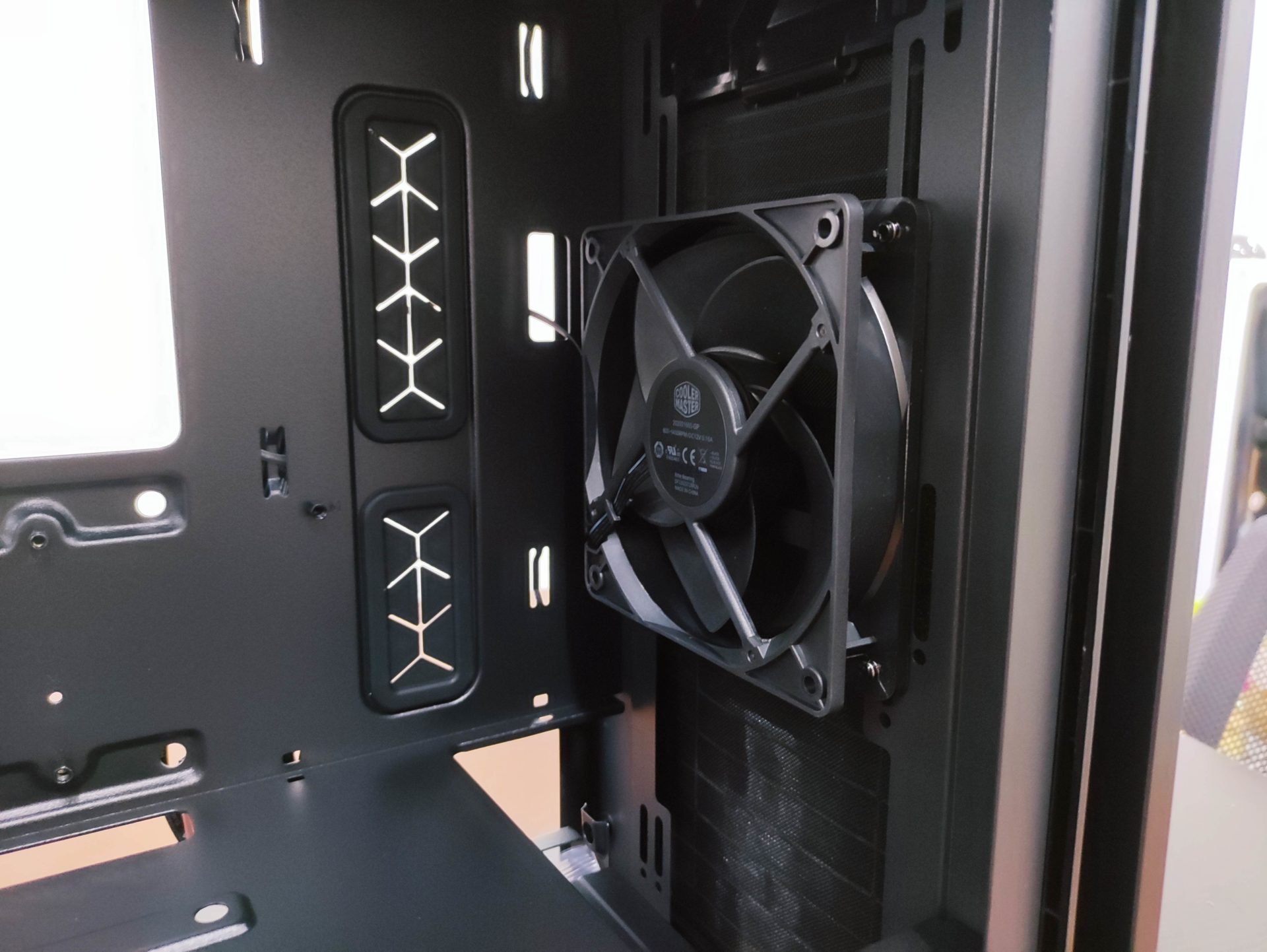 Cooler Master Silencio S400 Review Minimalist Design for a different