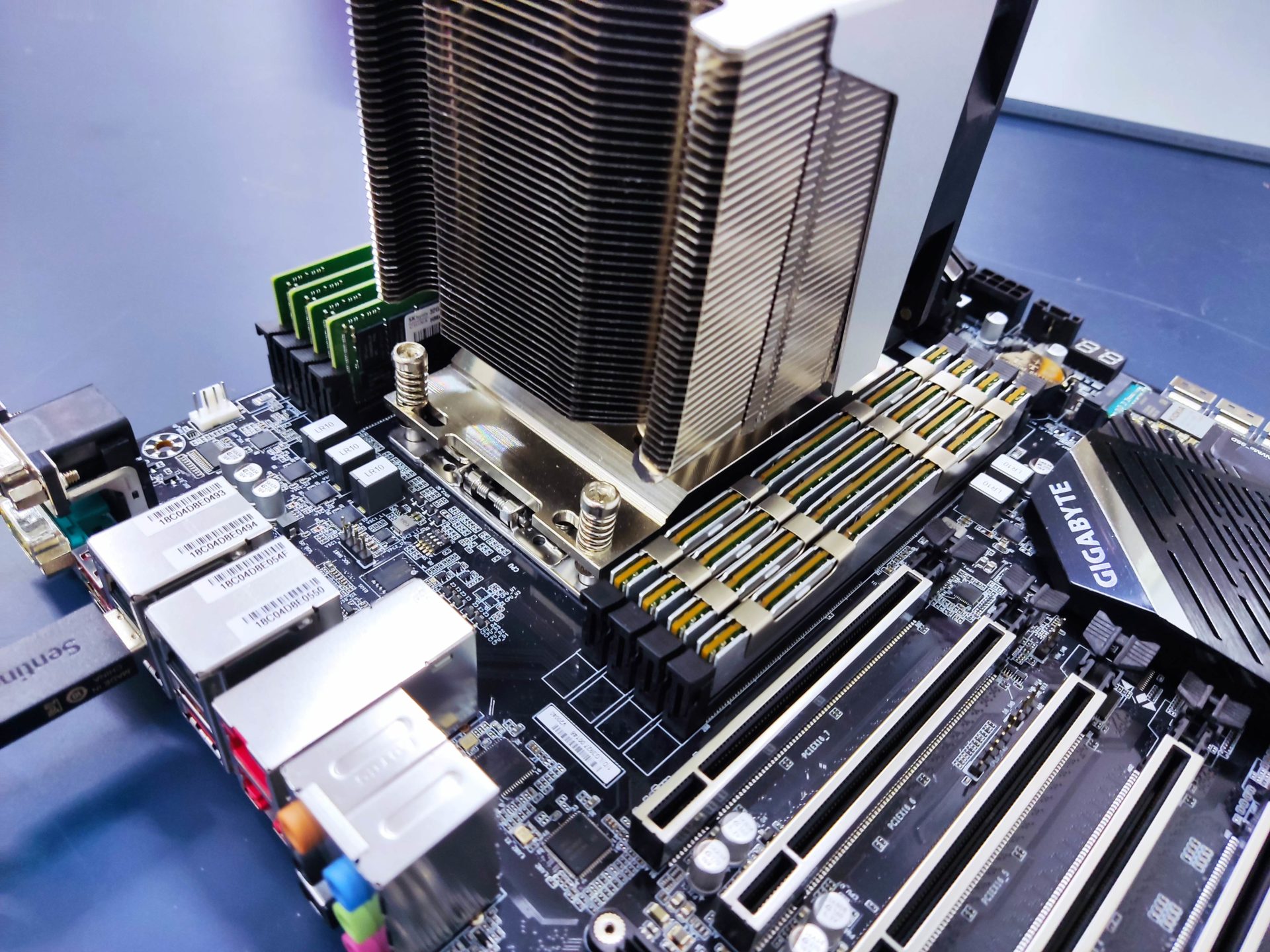 Gigabyte WRX80 SU8 IPMI Motherboard Overview What can it do? The