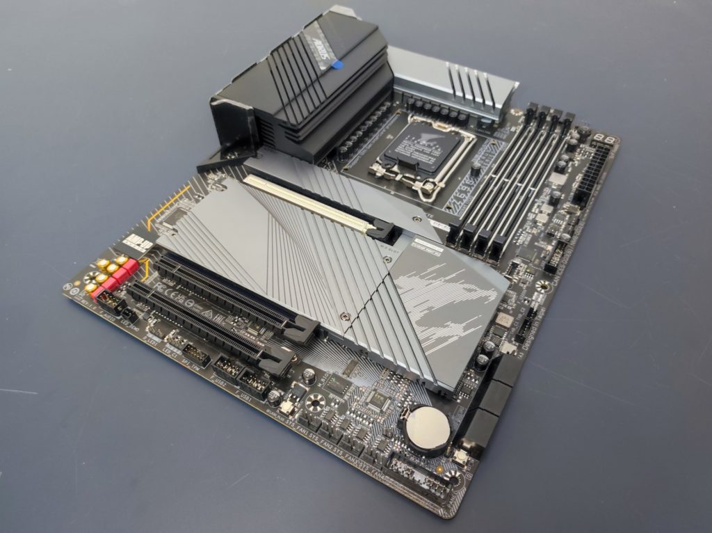 GIGABYTE Z690 AORUS PRO Motherboard Review - All your need for a