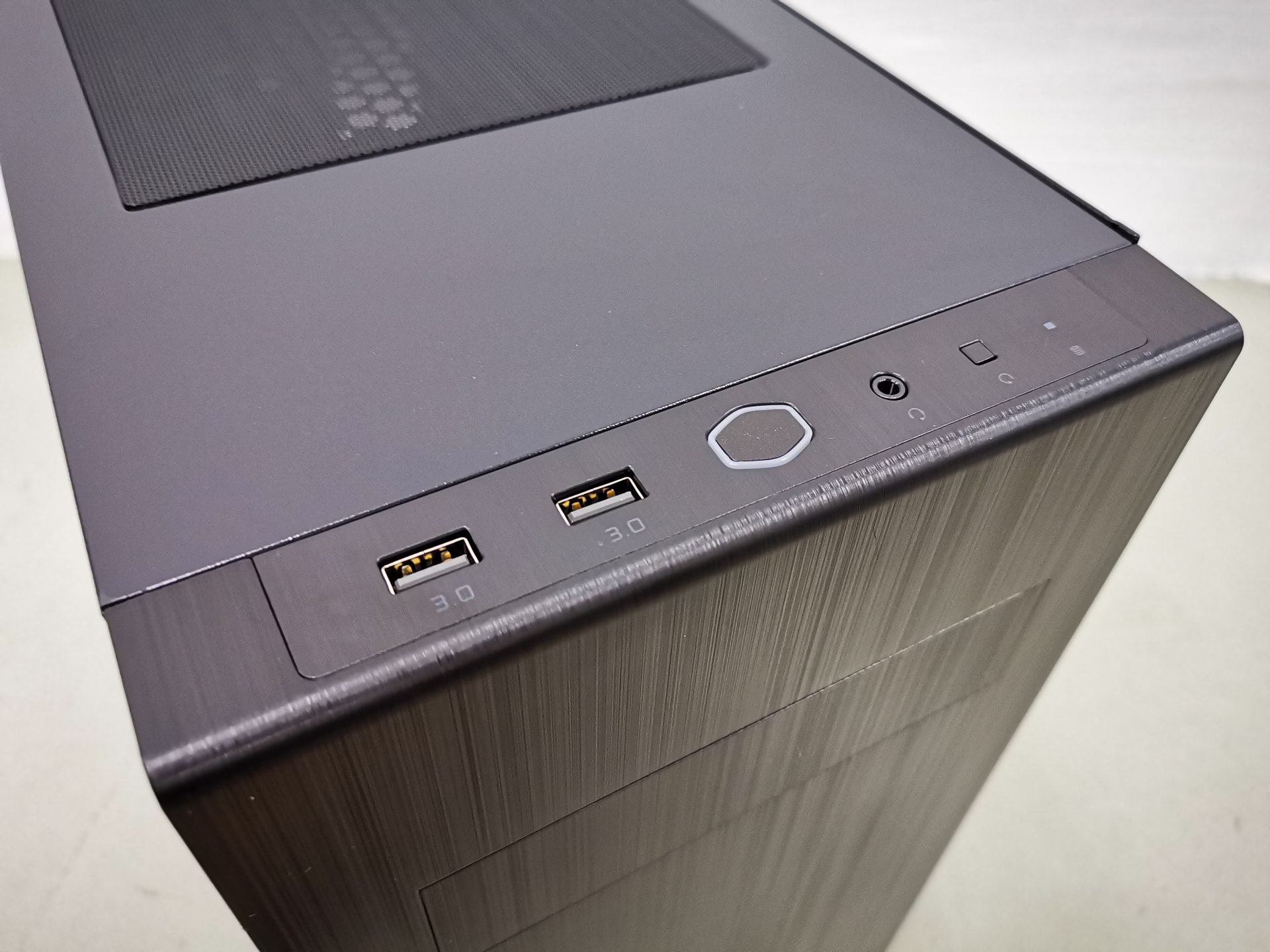MasterBox MB600L V2 Review - No frills ATX case for the masses - The Tech  Revolutionist