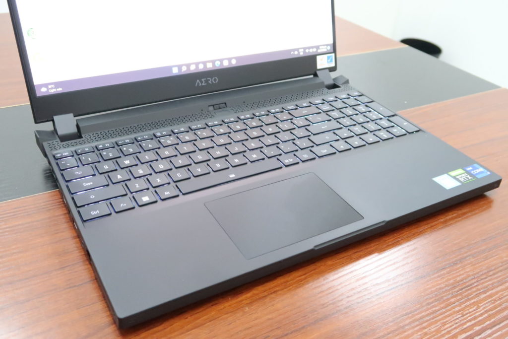 Gigabyte AERO 5 XE4 Notebook Review - Is a 4K AMOLED Panel good