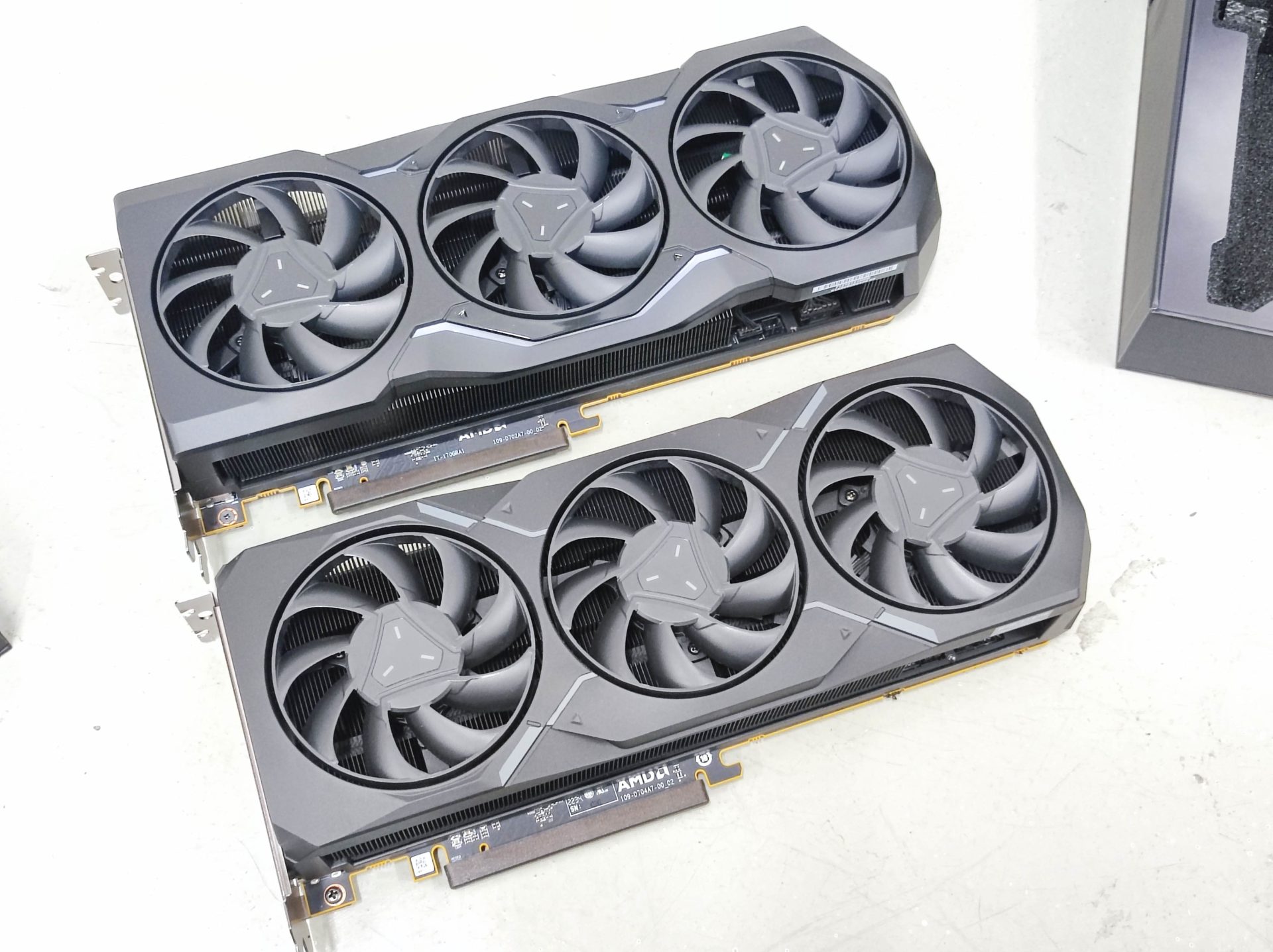 AMD finally compares Radeon RX 7900 XT and Radeon RX 7900 XTX with NVIDIA  GeForce RTX 4080 and shares new gaming benchmarks -  News