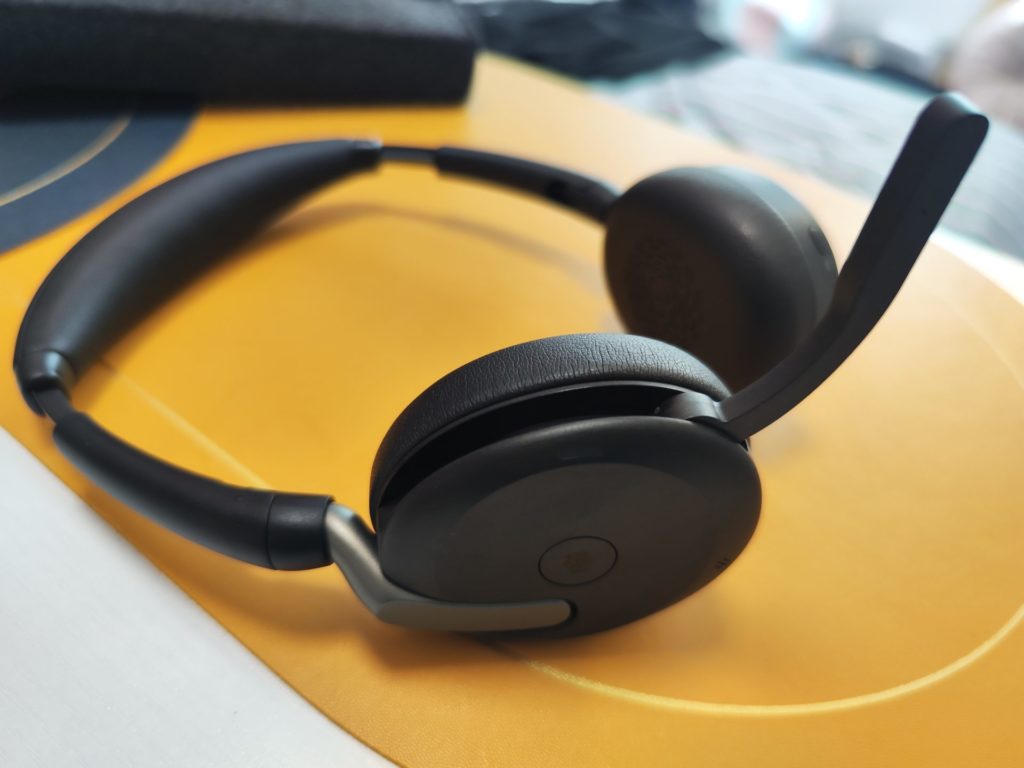 Jabra Evolve2 65 Flex Review: Petite Headset for Professional Use