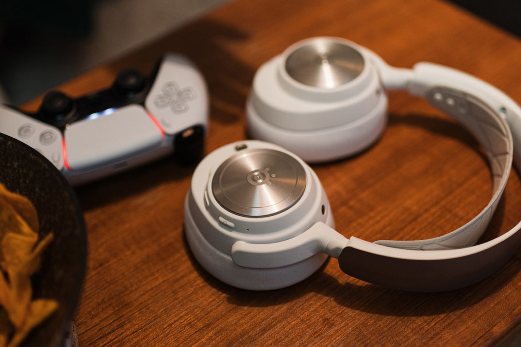 SteelSeries Arctis Nova Pro Wireless White 2