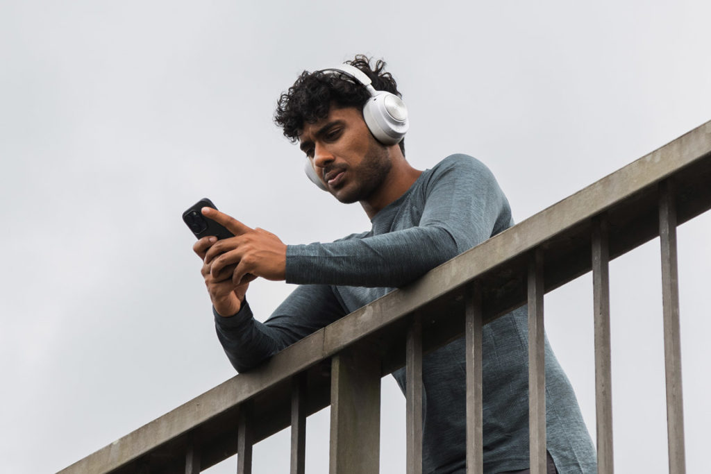 SteelSeries Arctis Nova Pro Wireless White 3