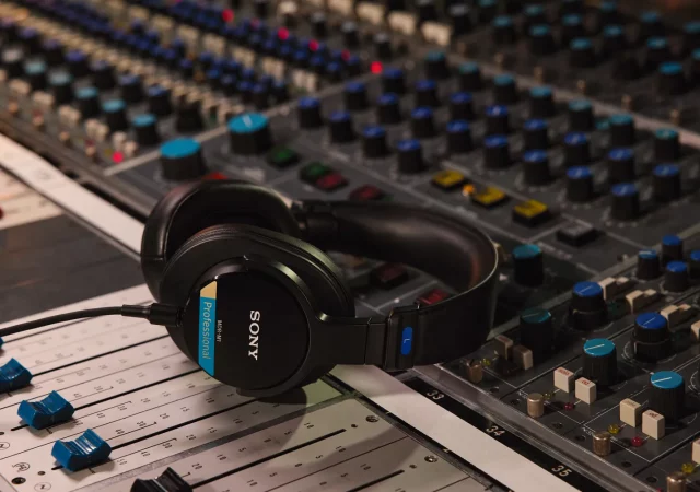 Sony MDR-M1 (1)
