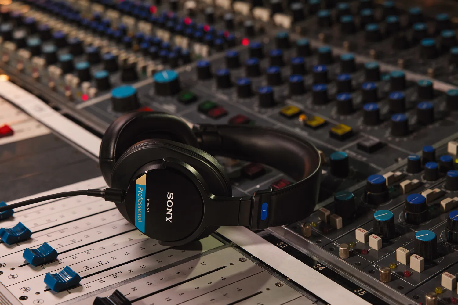Sony MDR-M1 (1)